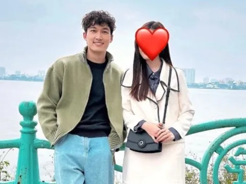 Không phải Huyền Lizzie, Đình Tú bất ngờ khoe 'bạn gái mới', hoá ra lại là người quen