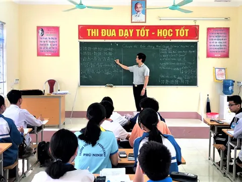 Chính phủ yêu cầu giữ ổn định mức thu học phí năm học 2022 - 2023