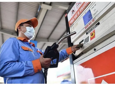 Tin tức giá xăng dầu hôm nay 21/12: Xăng dầu giảm giá lần thứ 4?