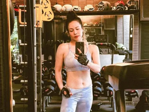 Sau Angela Phương Trinh, một sao nữ Vbiz khoe cơ bắp cuồn cuộn hậu chăm chỉ tập gym