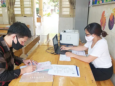 Không còn sổ hộ khẩu giấy, nhập học cho con như thế nào?