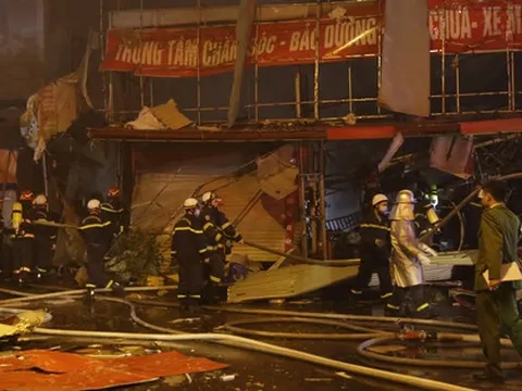 Nổ kinh hoàng ở cửa hàng xe máy Hà Nội, nhiều người bị thương