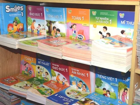 Nhiều sai phạm trong việc biên soạn, in ấn và tăng giá sách giáo khoa