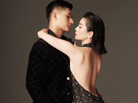 Lệ Quyên khoe vai trần, e ấp bên tình trẻ trước khoảnh khắc đón chào năm mới