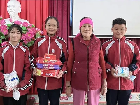3 học sinh dũng cảm lao xuống mương nước giữa thời tiết rét mướt cứu sống cụ bà