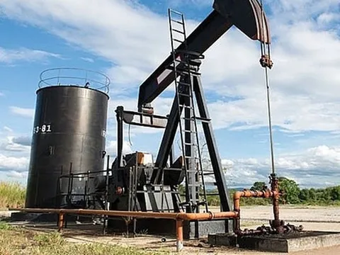 Tin tức giá xăng dầu hôm nay 5/1: Giá dầu thế giới tiếp tục giảm