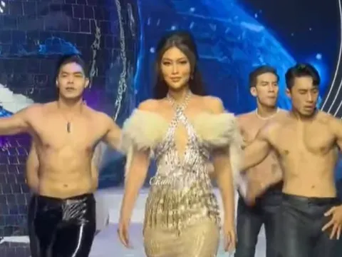 Hoa hậu Đoàn Thiên Ân catwalk cùng 6 chàng trai khoe múi nóng bỏng: Có cần thiết hay không?