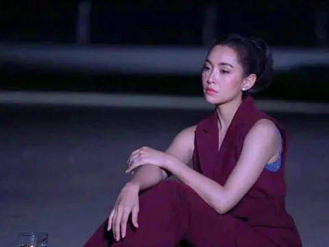 Chồng đi ăn tiệc tất niên, gọi điện nghe được lời anh nói với đồng nghiệp, tôi đưa con về ngoại ăn Tết luôn