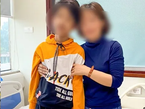 Sau pha làm thủ môn bắt bóng, bé 12 tuổi ngừng tim nhập viện khẩn