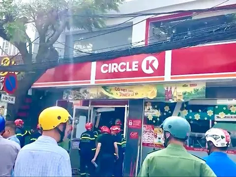 Vụ sập cửa hàng Circle K khiến 1 nữ sinh tử vong: Mới tu sửa gần đây, đưa vào hoạt động thì gặp sự cố