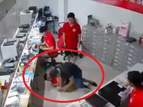 Xôn xao clip thông tin 'tố' chủ cửa hàng điện thoại ở Hà Nội hành hung nhân viên, ăn chặn tiền lương