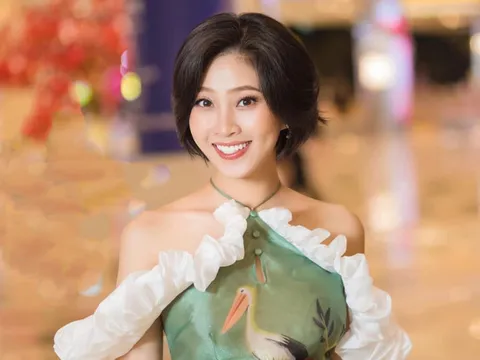 Liêu Hà Trinh lần đầu tiên đón Tết xa nhà với ông xã doanh nhân ở trời Tây