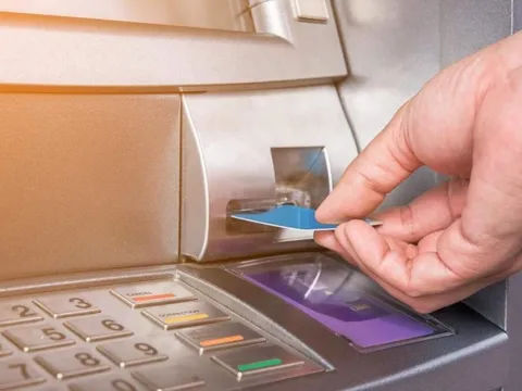 Những lưu ý khi chuyển tiền, rút tiền online hay qua ATM dịp Tết