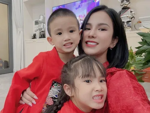 Diệp Lâm Anh nở nụ cười tươi rạng rỡ sau khi gặp lại con trai trong dịp Tết