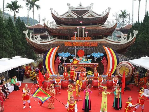 4 ngày đầu năm, di tích Chùa Hương đã đón hơn 80.000 lượt khách