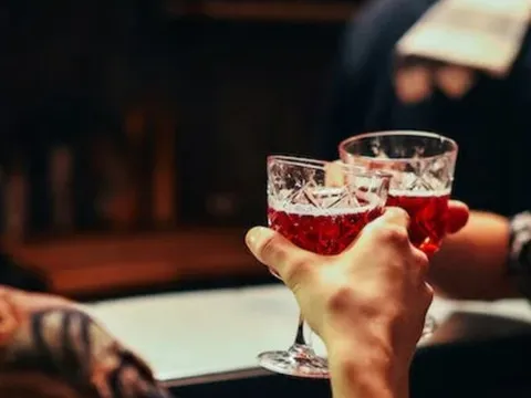 Khuyến cáo lượng rượu bia nên uống mỗi tuần để phòng chống bệnh tật
