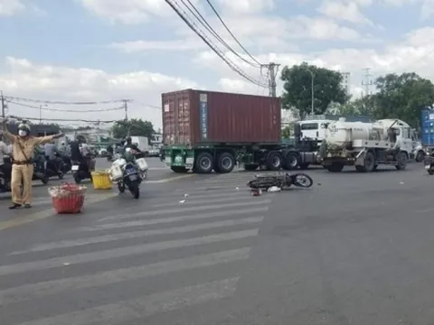 Được mẹ chở đi học, bé gái 14 tuổi tử vong thương tâm sau vụ va chạm với xe bồn
