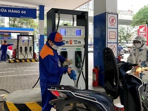 Từ 15h30 hôm nay, đồng loạt điều chỉnh tăng giá xăng, giảm giá dầu