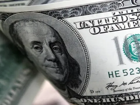 Tỷ giá USD hôm nay 21/2: Đà tăng chưa dứt, đồng bạc xanh tiếp tục nhích nhẹ
