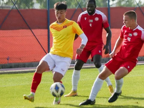 Bỏ lỡ cơ hội, U20 Việt Nam thua sát nút Dubai City FC