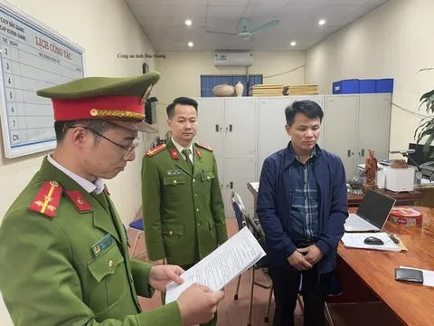 Bắt tạm giam Trạm trưởng Kiểm lâm về tội giả mạo trong công tác