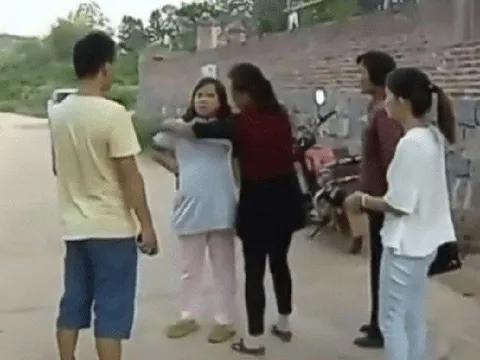 Nửa năm đi làm xa về nhà, chồng ngỡ ngàng thấy vợ bầu thai đôi nên đòi chọc ối xét nghiệm ADN