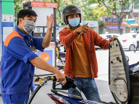 Từ 15h chiều nay, giá xăng giảm hơn 100 đồng/lít