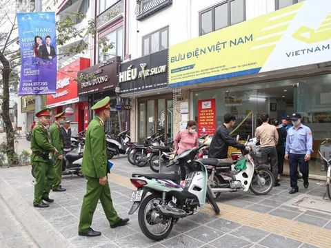 Chủ tịch Hà Nội yêu cầu nêu tên Chủ tịch quận, huyện để xảy ra lấn chiếm vỉa hè