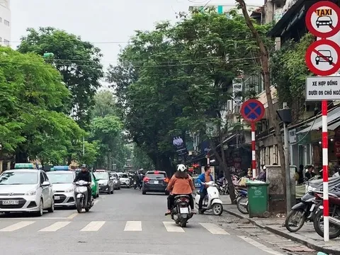 Hà Nội lên phương án dỡ biển cấm taxi trên nhiều tuyến phố