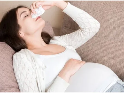 Mẹ bầu bỗng dưng chảy máu mũi, sau khi xét nghiệm bác sĩ đẩy phòng vào mổ gấp