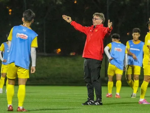 Chỉ thẳng điểm yếu của U23 Việt Nam, HLV Troussier đối diện bài toán nan giải