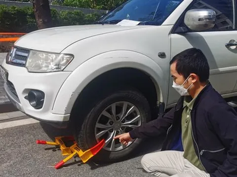 Phạt tiền và khóa bánh xe tại các khu đô thị: Đúng hay sai?