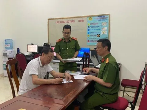 Khởi tố vụ án, tạm giữ hình sự lái xe ô tô tông 17 xe máy ở Hà Nội