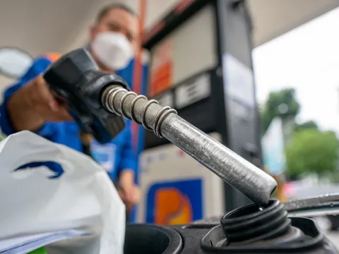 Giá xăng dầu hôm nay 12/4: Cập nhật giá xăng dầu trong nước, quốc tế