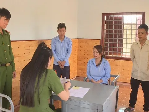 Triệt phá đường dây mua bán hàng chục cô gái phục vụ quán karaoke