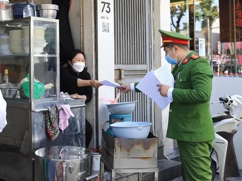 Hà Nội yêu cầu tuyên truyền đeo khẩu trang ngừa COVID-19 nơi công cộng