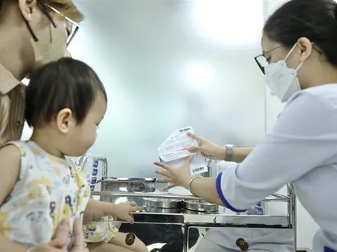 TP.HCM hết vaccine, nguy cơ gián đoạn tiêm chủng cho trẻ em