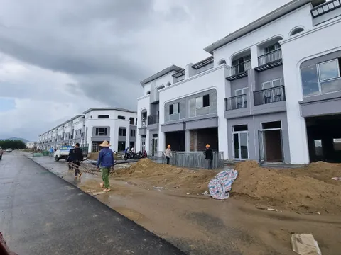 Hà Tĩnh: Dự án gần 800 tỷ vẫn rầm rộ thi công bất chấp “lệnh” đình chỉ