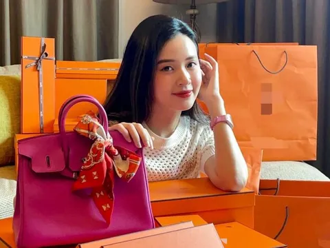 Midu khoe loạt đồ hiệu đắt đỏ đầy sang chảnh, netizen xuýt xoa: 'Rồi ai làm lại đây?'