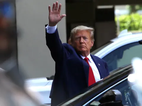 Ông Trump phủ nhận 37 tội danh bị cáo buộc trước tòa án