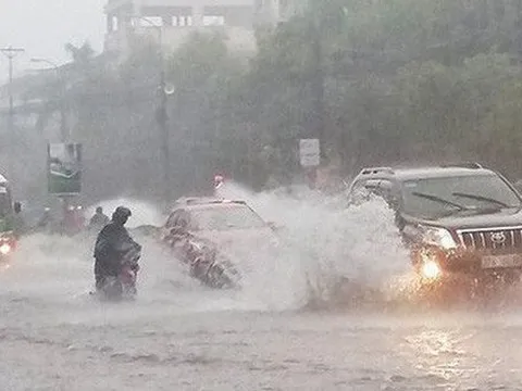 Cảnh báo lốc, sét, mưa lớn trong ít giờ nữa tại Hà Nội