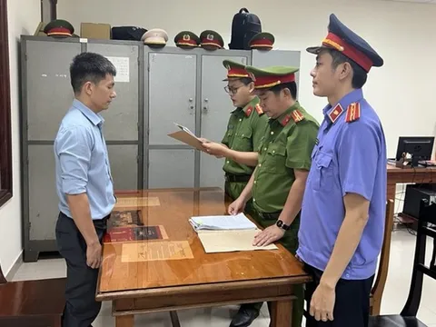 Bắt 2 phó giám đốc trung tâm đăng kiểm tại Quảng Bình