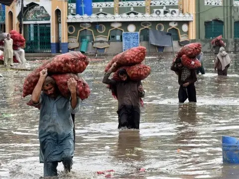 Pakistan: Gần 200 người chết và bị thương do mưa lũ
