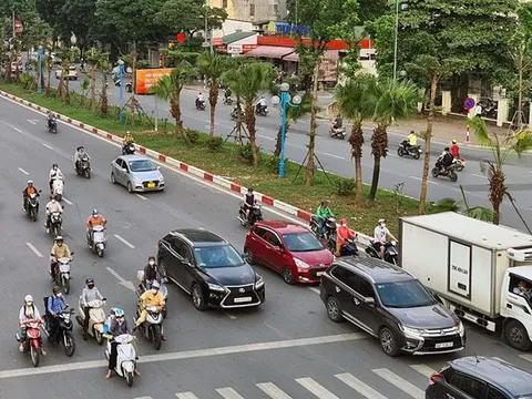 4 trường hợp người lái xe máy được chở tối đa hai người