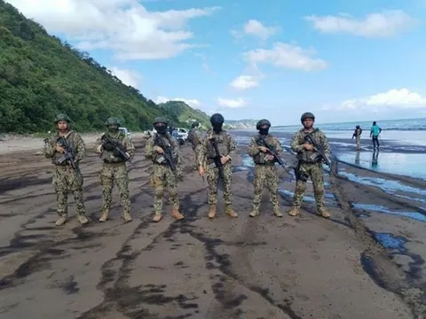 Ecuador: Ít nhất 1.200 thùng dầu thô tràn ra bãi biển nổi tiếng