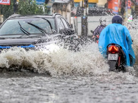 Bão Doksuri có khả năng mạnh lên, biển động dữ dội