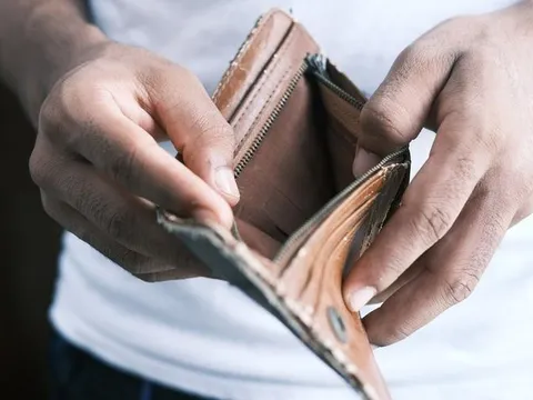 Những thói quen chi tiêu khiến tiền mãi 'đội nón ra đi'