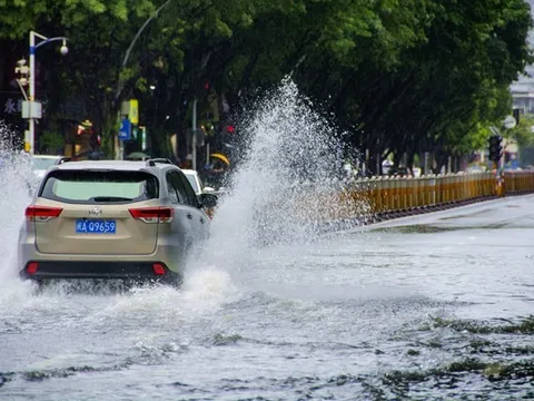 Trung Quốc duy trì cảnh báo mưa bão ở mức cao nhất