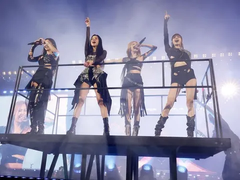 Chuyện tuyển Việt Nam, BLACKPINK và giá trị của thần tượng