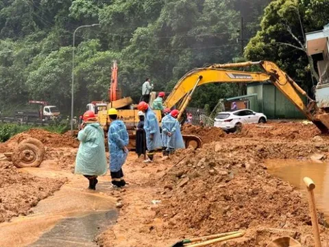 Tìm thấy thi thể thứ 4 dưới lớp đất đá sau vụ sạt lở trên đèo Bảo Lộc